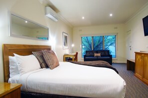 One Bedroom Apartment | Hypo-allergenic bedding, desk, iron/ironing board, free WiFi