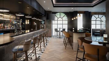 Serve almoço e jantar