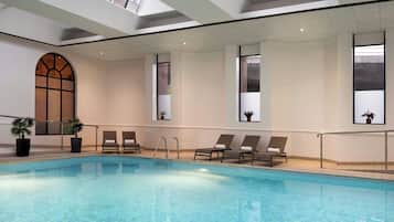 Indendørs pool