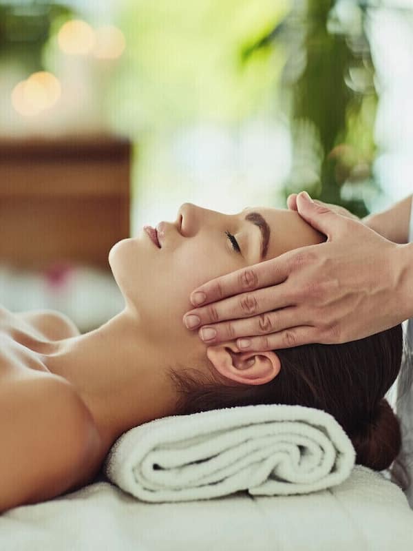 Soins corporels, soins d'aromathérapie, massages aux pierres chaudes