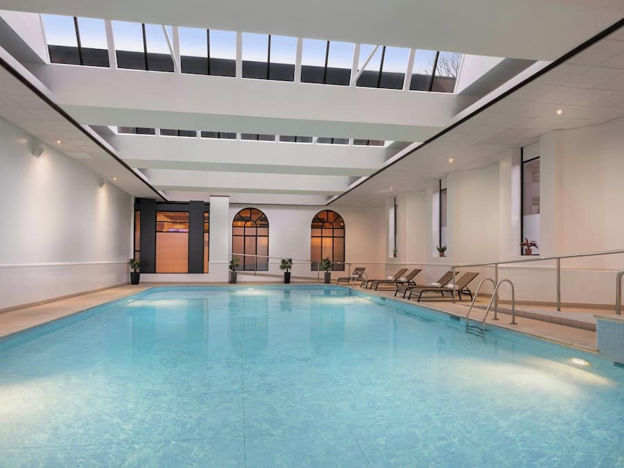 Hồ bơi trong nhà