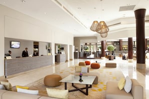 Lobby - Paris Marriott Charles de Gaulle Airport Hotel (Roissy-en-France)