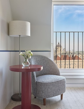 Deluxe Double Room | Living area