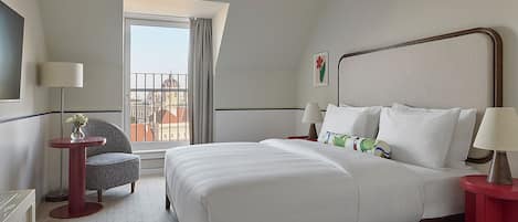 Deluxe Double Room | Minibar, in-room safe, desk, laptop workspace