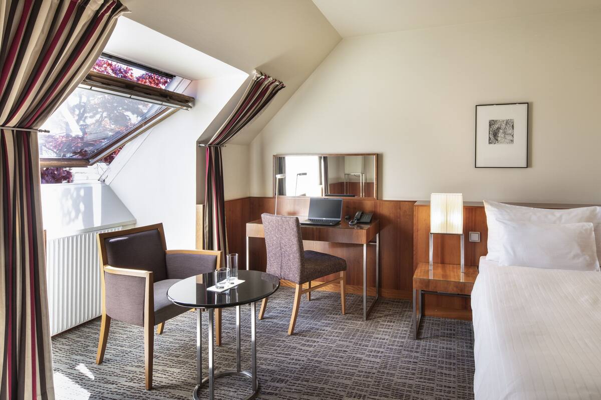 Solo Urban | 1 bedroom, minibar, in-room safe, desk