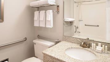 Combined shower/bathtub, free toiletries, hair dryer, towels