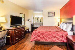 Iron/ironing board, free WiFi, bed sheets - Econo Lodge Christiansburg-Blacksburg I-81 (Christiansburg)