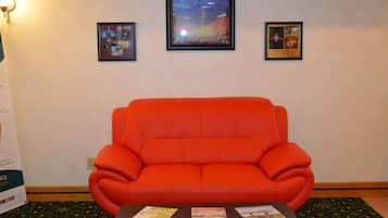 32-inch LCD TV with cable channels, TV
