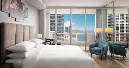 DoubleTree by Hilton Grand Hotel Biscayne Bay