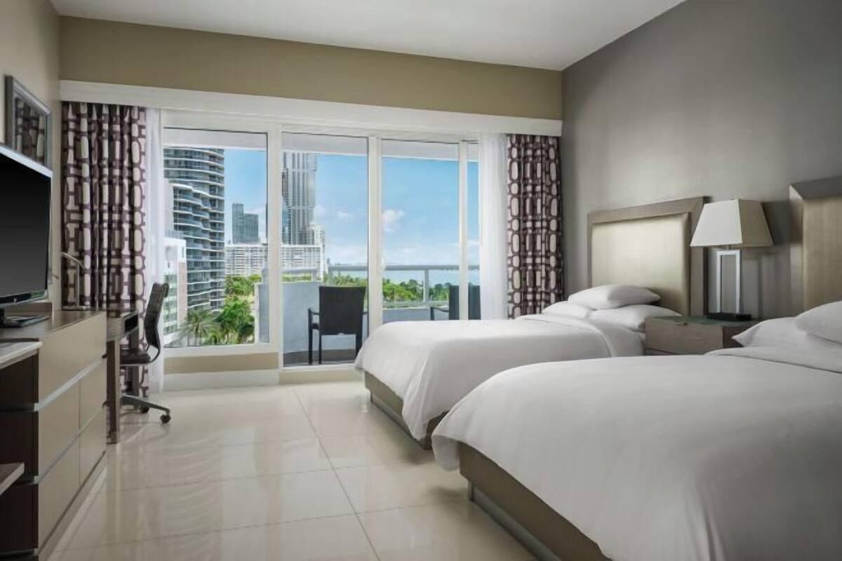 Hypo-allergenic bedding available, in-room safe, desk