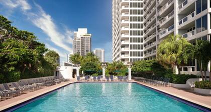 DoubleTree by Hilton Grand Hotel Biscayne Bay