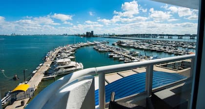 DoubleTree by Hilton Grand Hotel Biscayne Bay