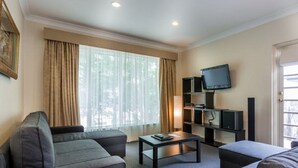 Appartement Deluxe, 2 chambres (No ground floor rooms available) | Coin séjour