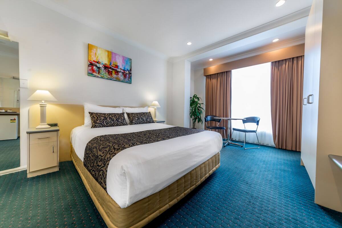 Spa Suite | Premium bedding, desk, iron/ironing board, cribs (surcharge)