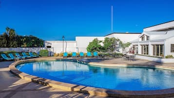 Outdoor pool, sun loungers