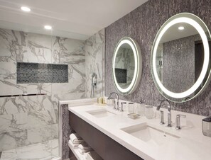Presidential Suite, 1 Bedroom | Bathroom shower - Hilton Tampa Airport Westshore (Tampa)