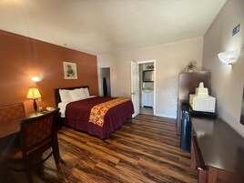 Tabla de planchar con plancha, wifi gratis, ropa de cama y despertador 