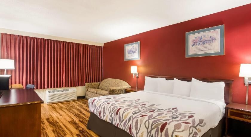Desk, blackout drapes, free WiFi, bed sheets