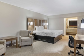 Standard Room, 1 King Bed, Non Smoking, Poolside | Premium bedding, desk, blackout curtains, iron/ironing board