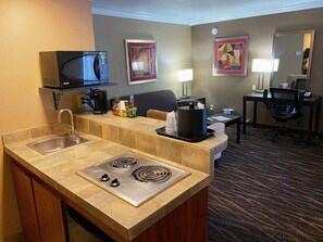 Private kitchenette - Hotel Tempe/Phoenix Airport InnSuites Hotel & Suites (Tempe)