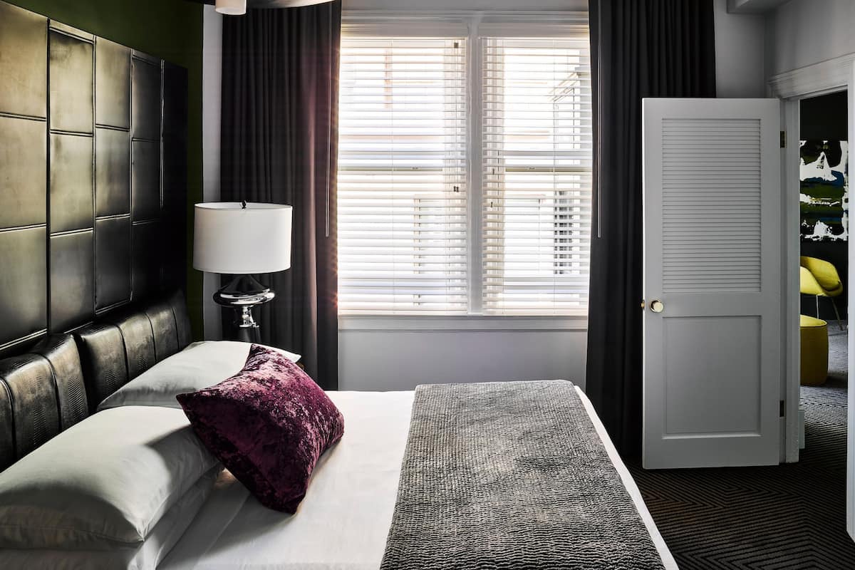 Suite, 1 King Bed with Sofa bed (King) | In-room safe, desk, blackout drapes, iron/ironing board