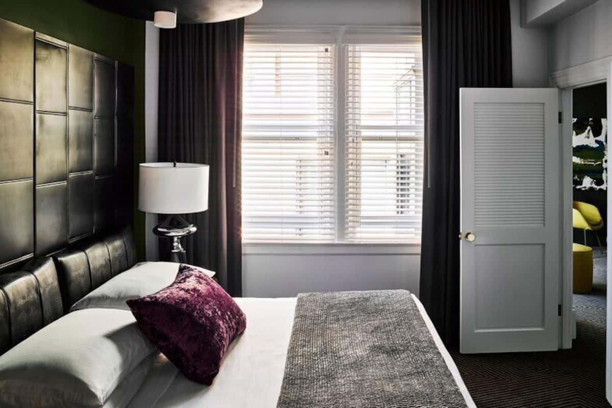 Suite, 1 King Bed with Sofa bed (King) | In-room safe, desk, blackout drapes, iron/ironing board