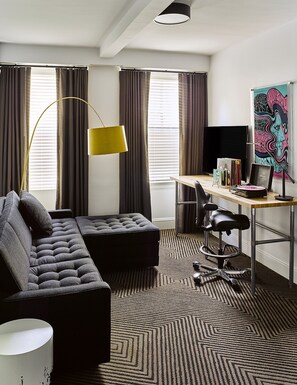 In-room safe, desk, blackout drapes, iron/ironing board - Hotel Zeppelin San Francisco (San Francisco)