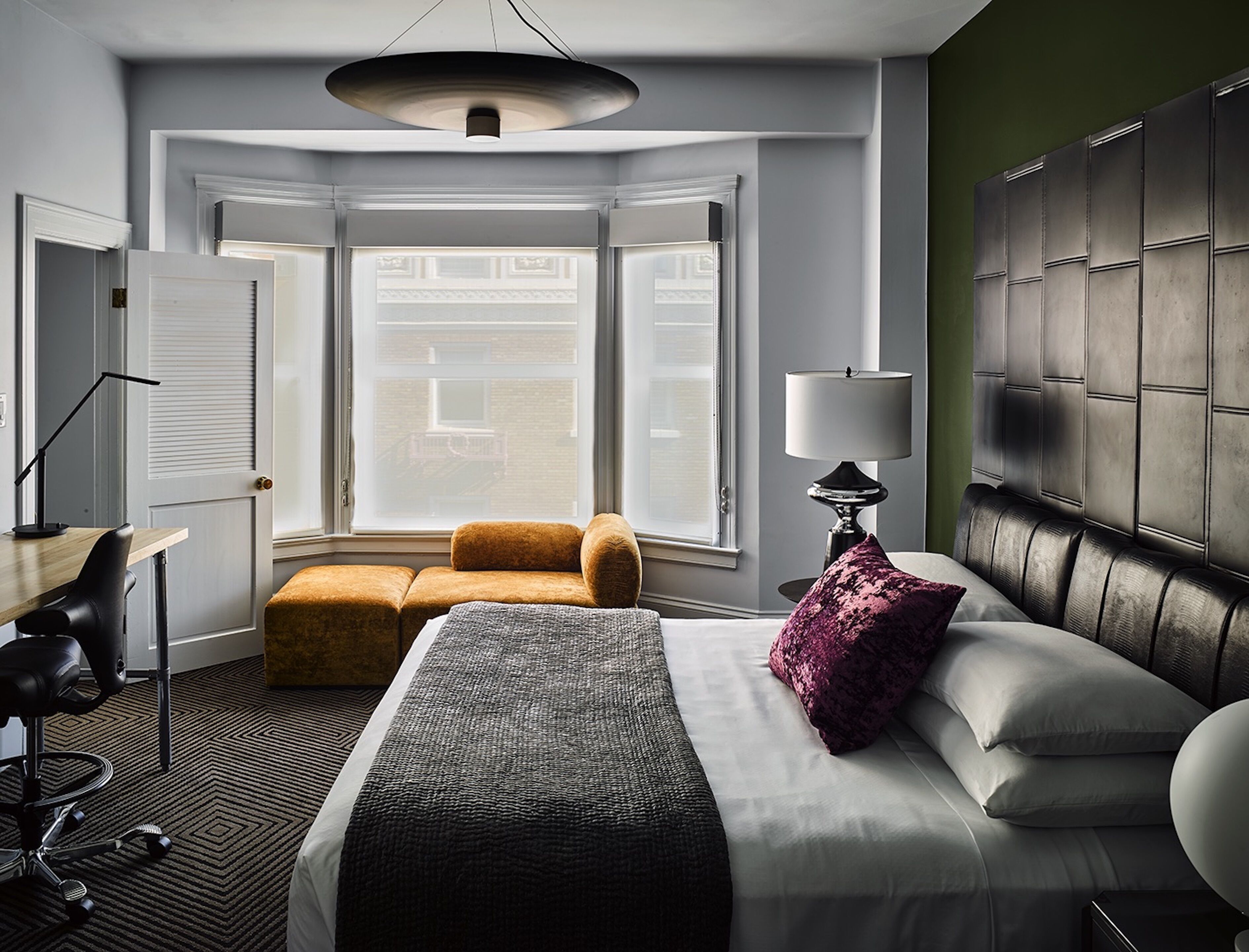 豪華套房, 多張床 | 客房內保險箱、書桌、遮光布/窗簾、熨斗/熨衣板