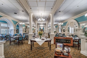 Breakfast, lunch and brunch served