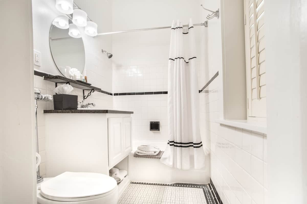 1 bedroom, desk, iron/ironing board, free wifi