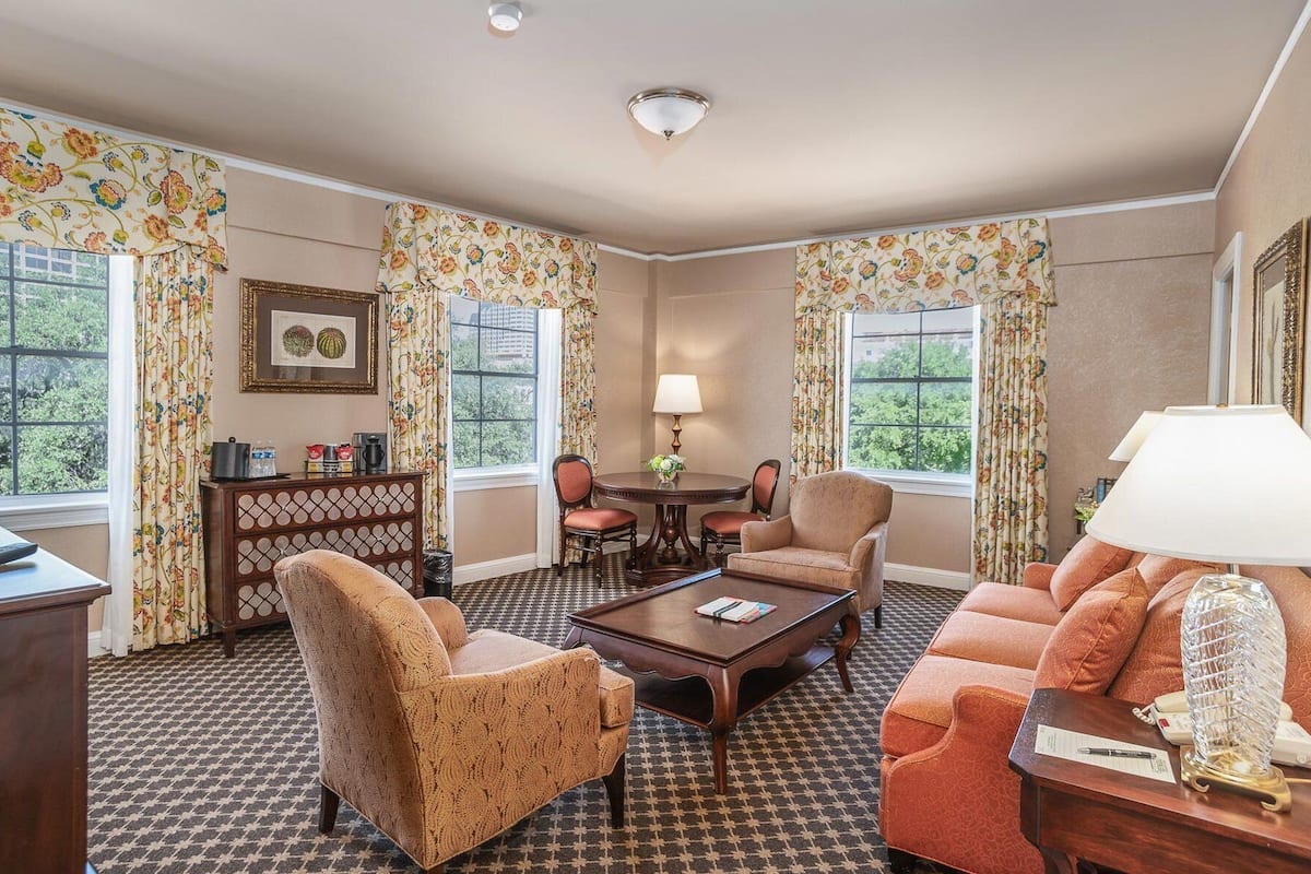 suite, 1 king bed | 1 bedroom, desk, iron/ironing board, free wifi