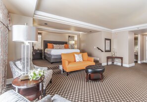 Luxury Suite | Desk, iron/ironing board, free WiFi, bed sheets