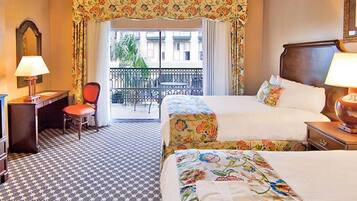 Quarto casal clássico, 2 camas de casal, sacada | 1 quarto, escrivaninha, ferros/tábuas de passar roupa, Wi-Fi de cortesia