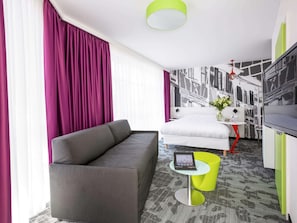 Standard Room, 1 Double Bed | In-room safe, desk, soundproofing, iron/ironing board