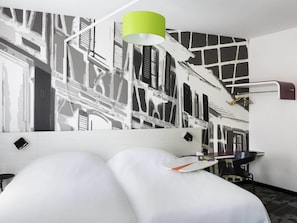 Standardzimmer, 2 Einzelbetten | Zimmersafe, Schreibtisch, schallisolierte Zimmer, Bügeleisen/Bügelbrett