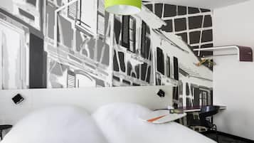 Standardzimmer, 2 Einzelbetten | Zimmersafe, Schreibtisch, schallisolierte Zimmer, Bügeleisen/Bügelbrett