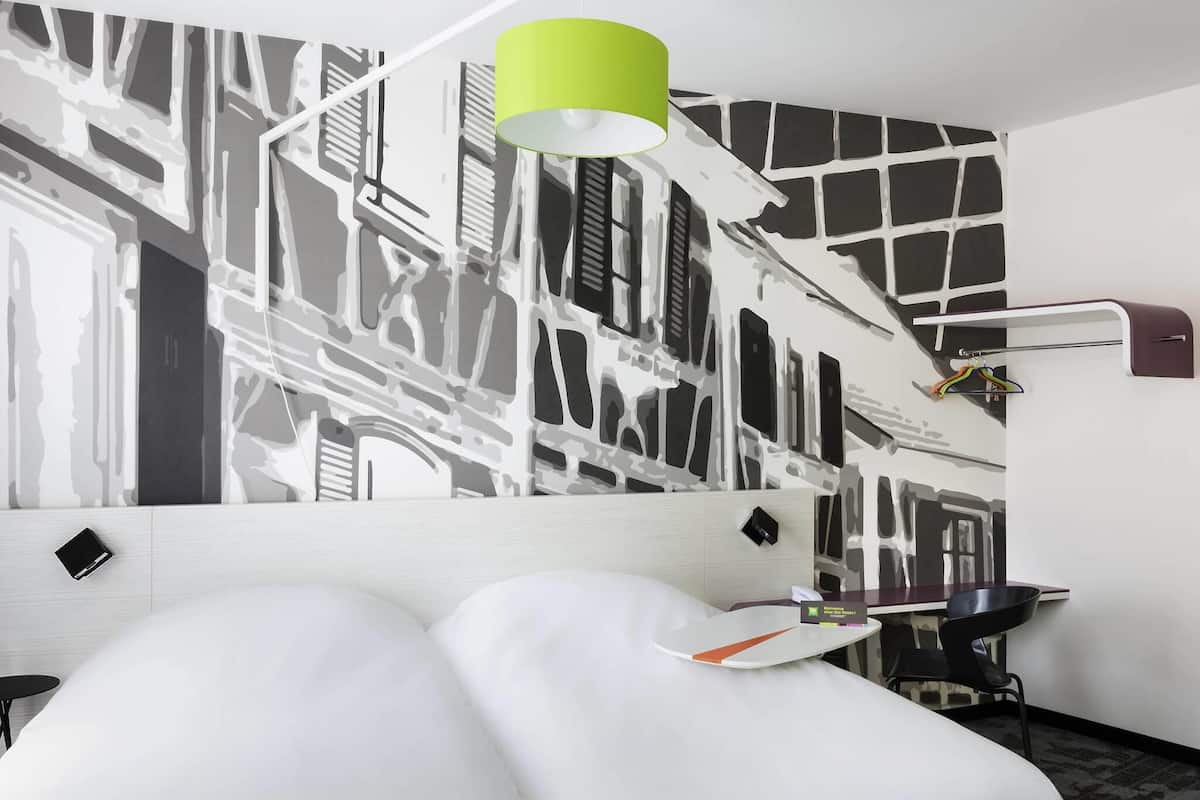 Standardzimmer, 2 Einzelbetten | Zimmersafe, Schreibtisch, schallisolierte Zimmer, Bügeleisen/Bügelbrett