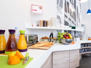 Tägliches Frühstück gegen Gebühr