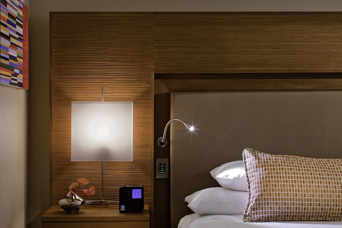 Ropa de cama de alta calidad y camas con pillow-top