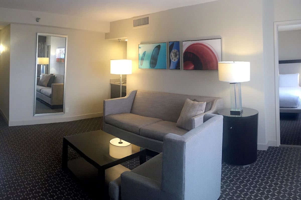 premium bedding, down duvets, in-room safe, desk