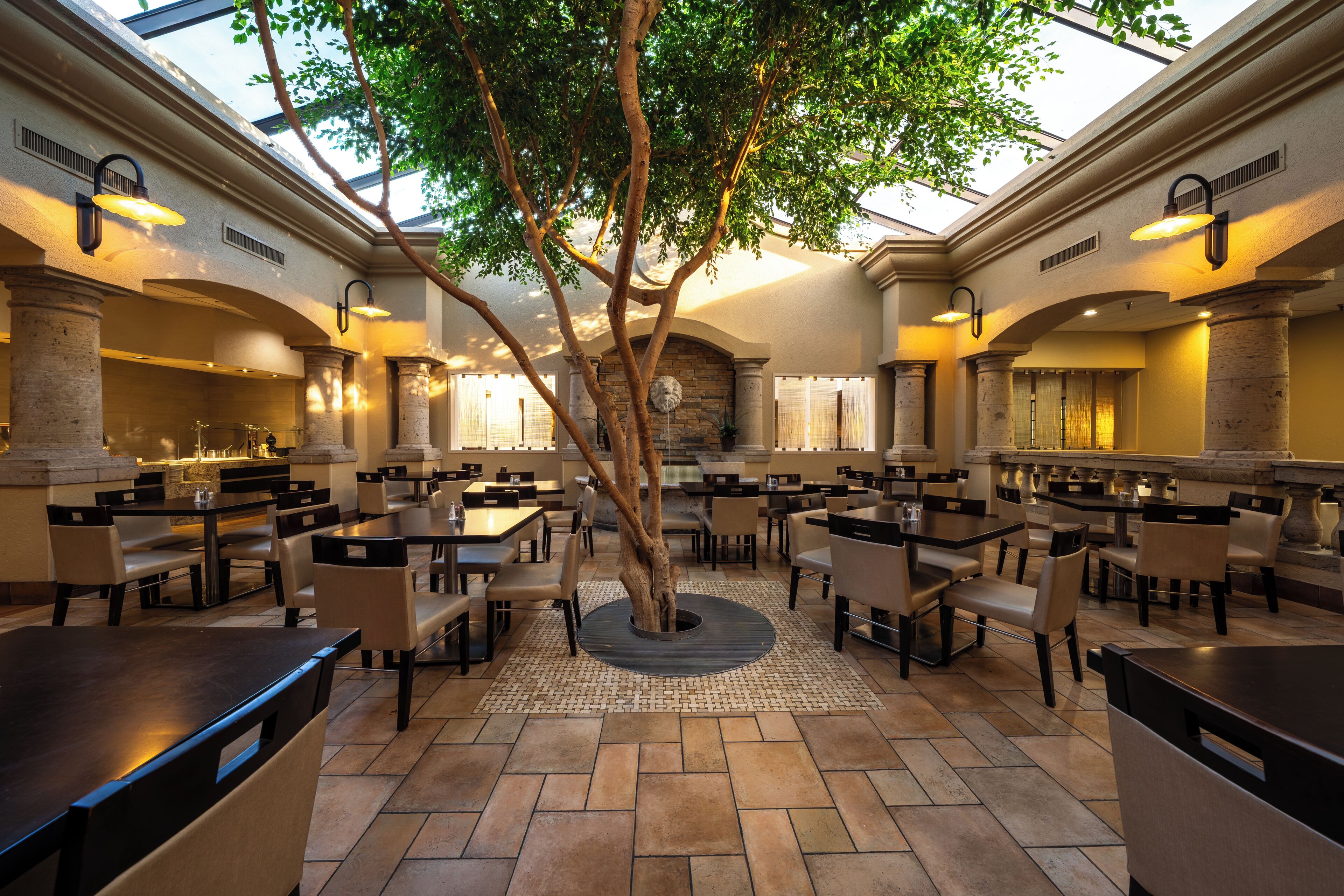 3 restaurants, breakfast served