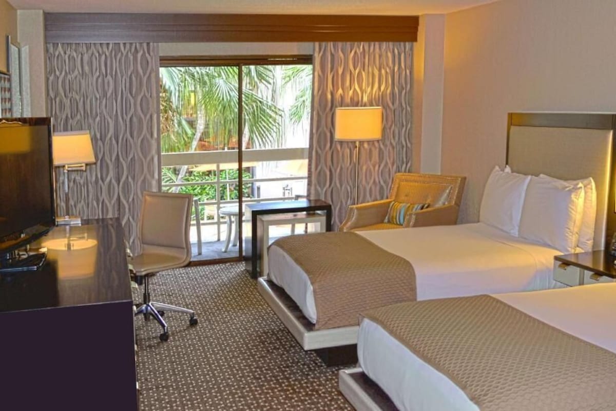 Premium bedding, down comforters, in-room safe, desk