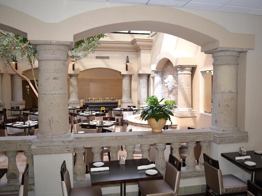 3 restaurants, breakfast served