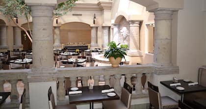 Doubletree by Hilton Houston Hobby Airport