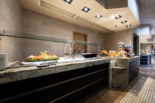 Buffet breakfast for a fee on weekends