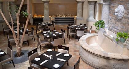 Doubletree by Hilton Houston Hobby Airport