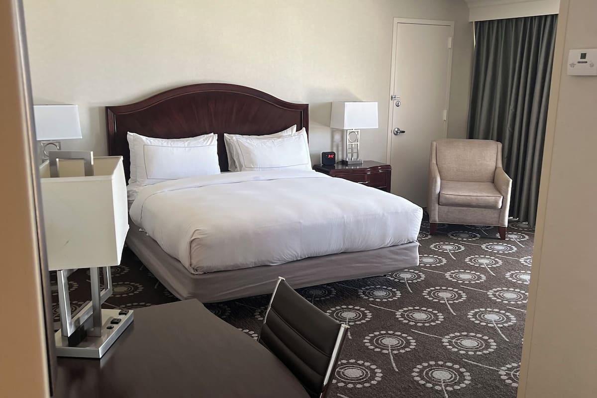 Premium bedding, desk, iron/ironing board, free cribs/infant beds