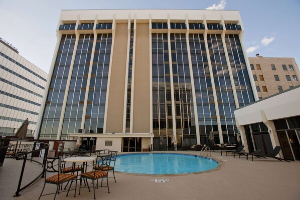 Outdoor pool, pool umbrellas, sun loungers
