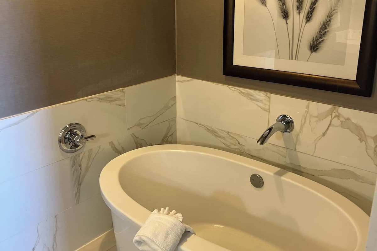 Suite, 1 King Bed, Non Smoking (Bridal) | Premium bedding, desk, iron/ironing board, free cribs/infant beds