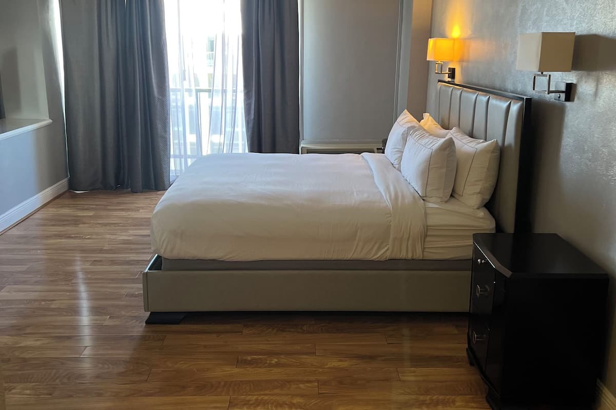 Presidential Suite, 1 King Bed, Non Smoking | Premium bedding, desk, iron/ironing board, free cribs/infant beds